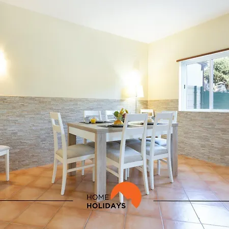 #208 Families Only - Tranquility House By Holidays בית נופש *